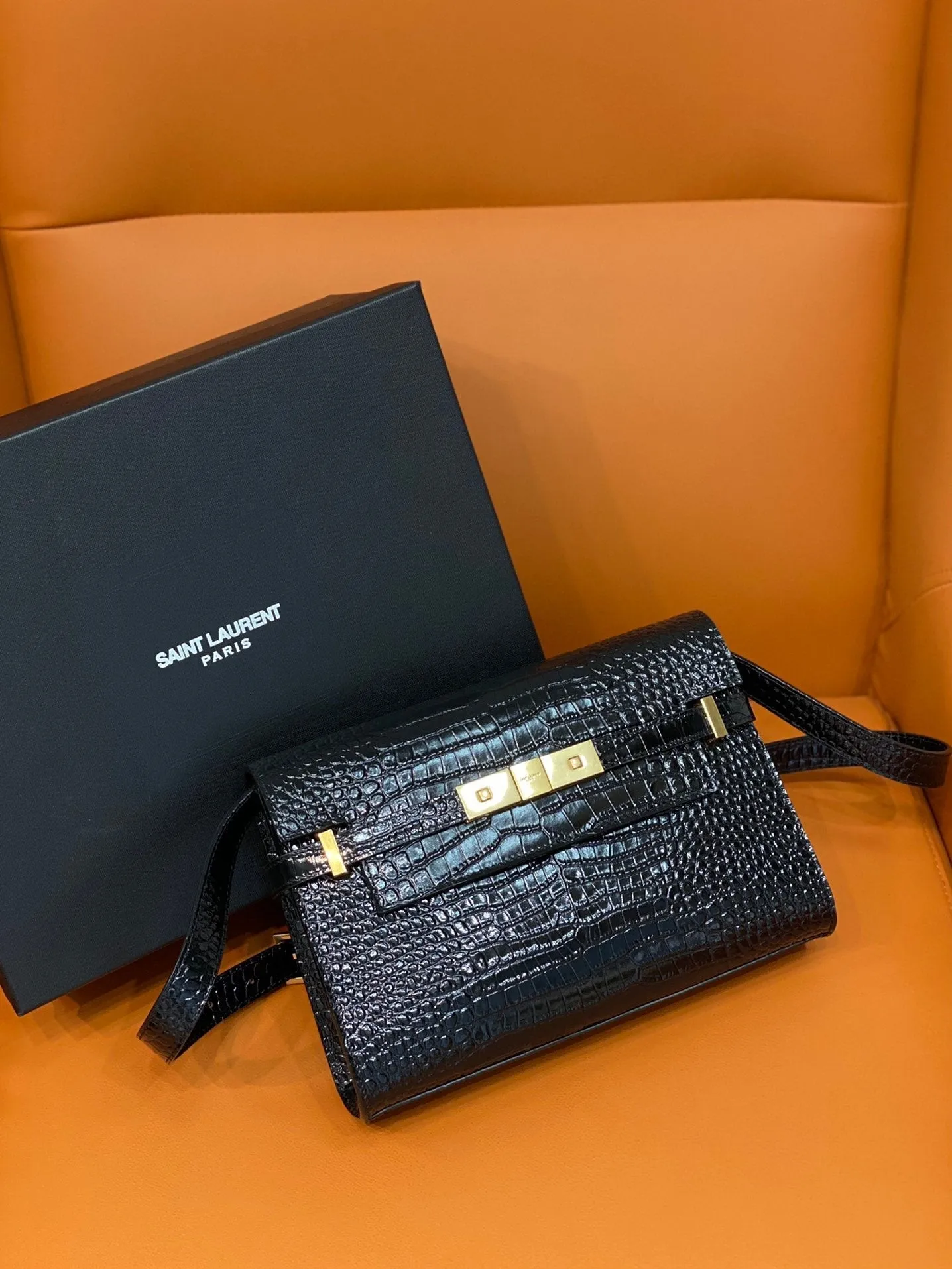 Yves Saint Laurent Manhattan Small Shoulder Bag Black